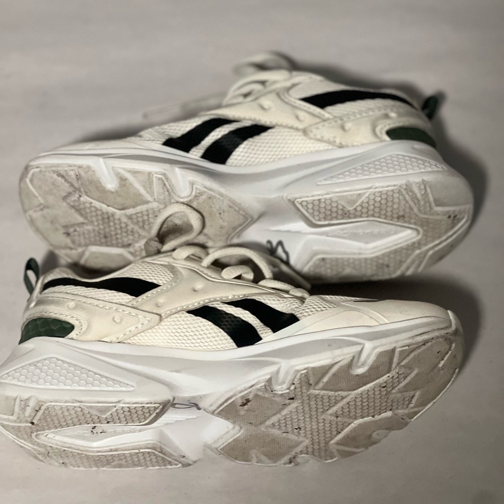 Reebok Kids Cream and Black Sneakers - Picture 4 of 5